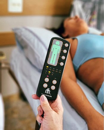 Comprometida em fornecer o melhor atendimento aos meus pacientes, busco constantemente aprimorar meus conhecimentos. A qualificação é a chave para oferecer soluções práticas e o cuidado ideal. Juntos, caminhamos em direção a uma vida com menos dores e mais qualidade.