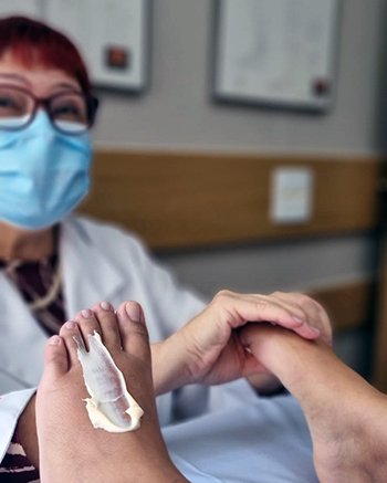 Liberte-se das dores e viva plenamente!
Como especialista em alívio de dores, estou aqui para ajudar você a encontrar conforto e bem-estar. Juntos, podemos trilhar o caminho para uma vida mais leve e sem limitações.